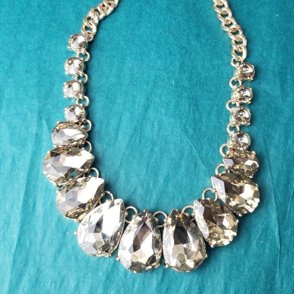 2/20$ Gorgeous champagne color sparkly necklace - Picture 4 of 7
